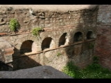 00097 ostia - necropoli della via ostiense (porta romana necropolis) - b12 - colombari gemelli - li seite - gesehen von der via dei sepolcri - 2013.jpg